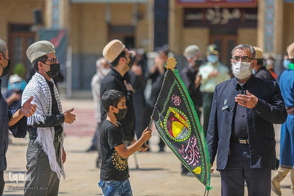 Schiiten begehen den Trauertag Tasu´a im Heiligen Schrein von Schah Tscheragh