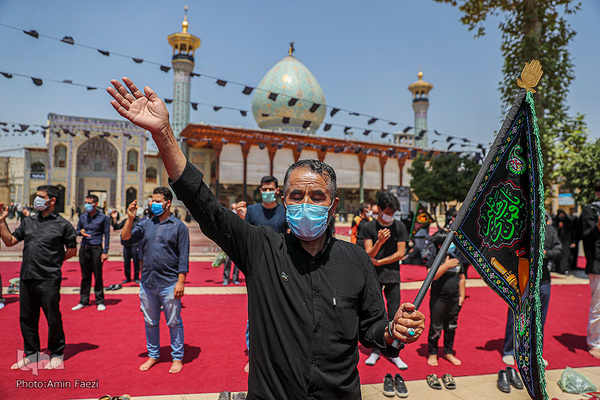 Schiiten begehen den Trauertag Tasu´a im Heiligen Schrein von Schah Tscheragh