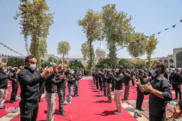 Schiiten begehen den Trauertag Tasu´a im Heiligen Schrein von Schah Tscheragh