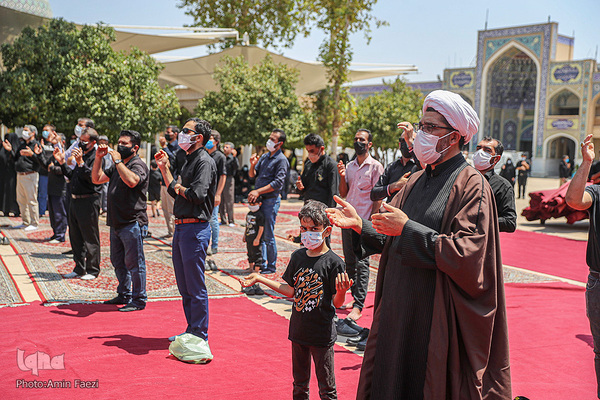 Schiiten begehen den Trauertag Tasu´a im Heiligen Schrein von Schah Tscheragh