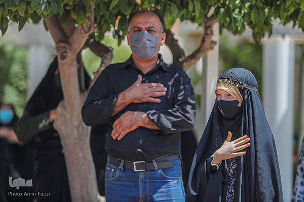 Schiiten begehen den Trauertag Tasu´a im Heiligen Schrein von Schah Tscheragh