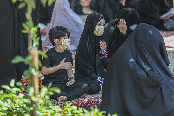 Schiiten begehen den Trauertag Tasu´a im Heiligen Schrein von Schah Tscheragh