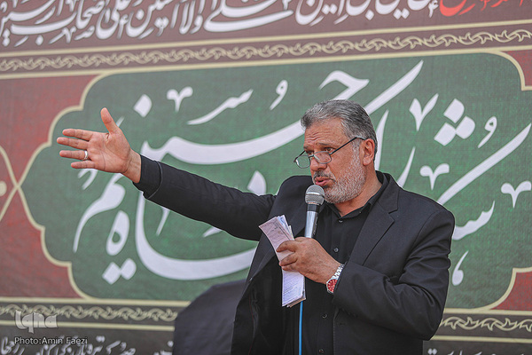 Schiiten begehen den Trauertag Tasu´a im Heiligen Schrein von Schah Tscheragh