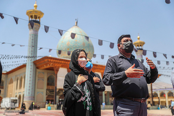 Schiiten begehen den Trauertag Tasu´a im Heiligen Schrein von Schah Tscheragh