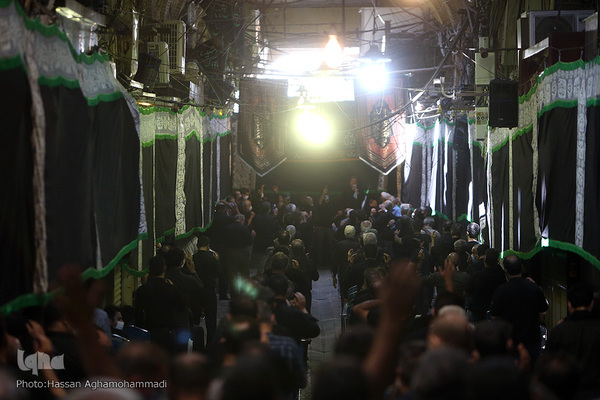 Trauerfeier für Imam Hussein (a.s.) auf dem Großen Basar von Teheran