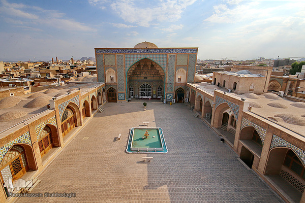 Die Große Atiq-Moschee in Qom