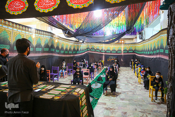 Kinder-Versammlung zum Gedenken an dreijährige Tochter von Imam Hussein