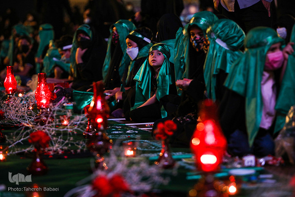 Lange Speisetafel zum Gedenken an „Ruqayya bint al Hussein“ gedeckt