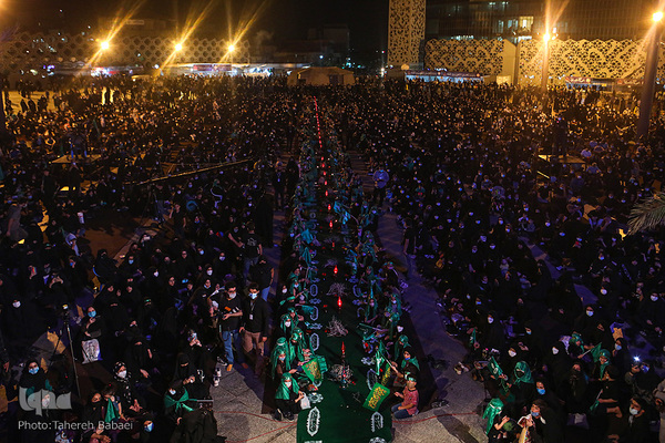 Lange Speisetafel zum Gedenken an „Ruqayya bint al Hussein“ gedeckt