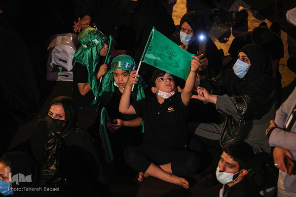 Lange Speisetafel zum Gedenken an „Ruqayya bint al Hussein“ gedeckt