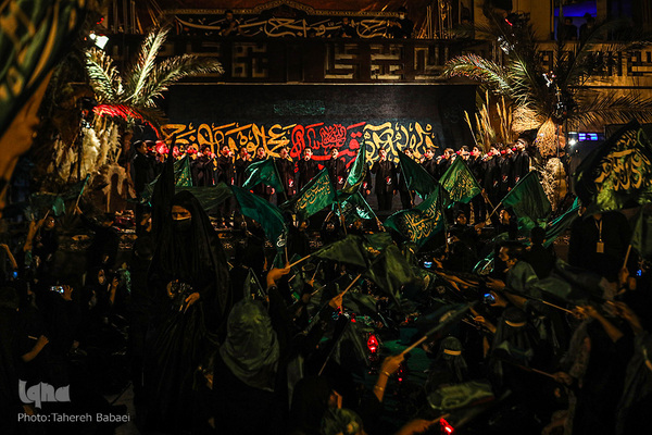 Lange Speisetafel zum Gedenken an „Ruqayya bint al Hussein“ gedeckt