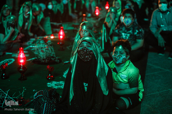 Lange Speisetafel zum Gedenken an „Ruqayya bint al Hussein“ gedeckt