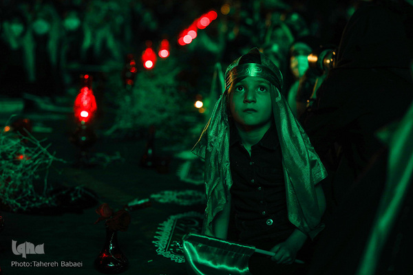 Lange Speisetafel zum Gedenken an „Ruqayya bint al Hussein“ gedeckt