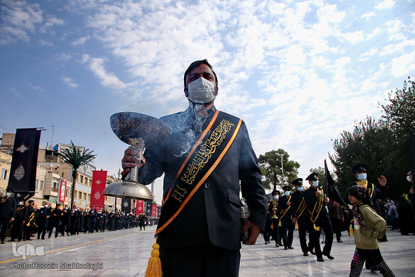 Trauerprozession für Imam Rida (a.s.) durch die heilige Stadt Qom