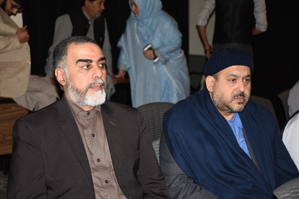 Iranischer Koranrezitator zu Gast in Pakistan