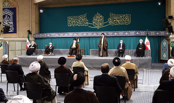 Teilnehmer der 35. Internationalen Konferenz zur Islamischen Einheit treffen sich mit Imam Chamenei