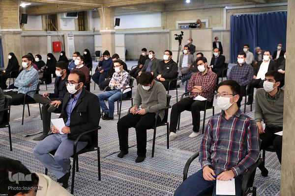 Imam Chamenei empfängt junge wissenschaftliche Eliten