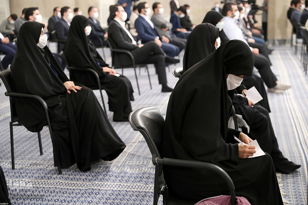 Imam Chamenei empfängt junge wissenschaftliche Eliten