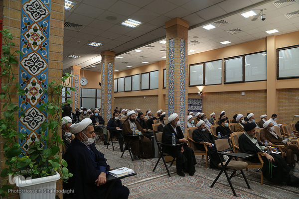 Gedenkveranstaltung zum 40. Todestag von Allama Tabatabai in Qom