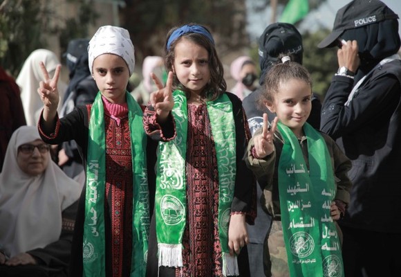 Palästinenser feiern 34. Jahrestag der Hamas-Gründung