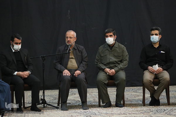 Ebrahim Raisi trifft Familien der Märtyrer in Qom