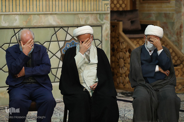 Ebrahim Raisi trifft Familien der Märtyrer in Qom