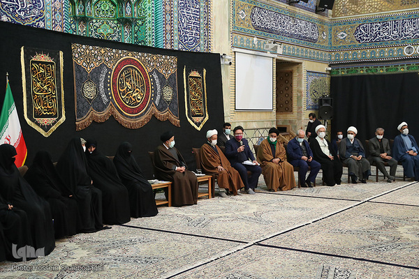 Ebrahim Raisi trifft Familien der Märtyrer in Qom