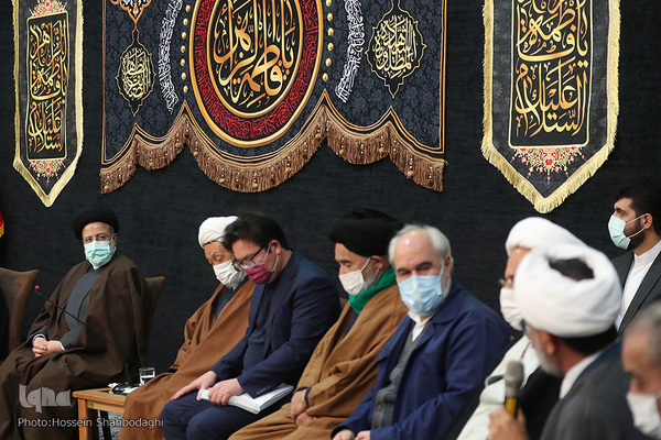 Ebrahim Raisi trifft Familien der Märtyrer in Qom