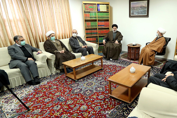 Qom: Irans Präsident trifft die Religionsgelehrten