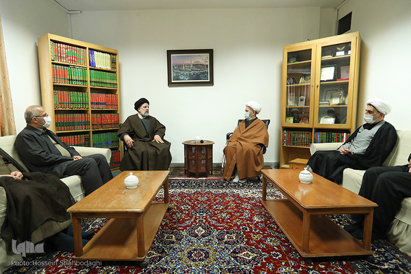 Qom: Irans Präsident trifft die Religionsgelehrten