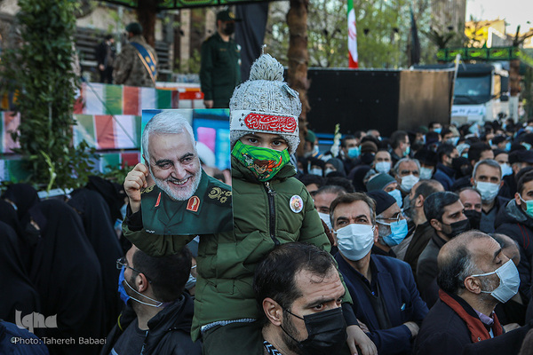 Überreste von 150 Märtyrern der „Heiligen Verteidigung“ in Teheran beigesetzt