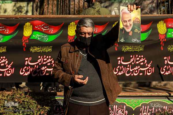 Überreste von 150 Märtyrern der „Heiligen Verteidigung“ in Teheran beigesetzt