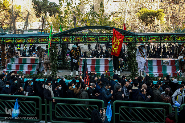 Überreste von 150 Märtyrern der „Heiligen Verteidigung“ in Teheran beigesetzt