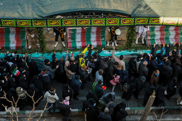 Überreste von 150 Märtyrern der „Heiligen Verteidigung“ in Teheran beigesetzt