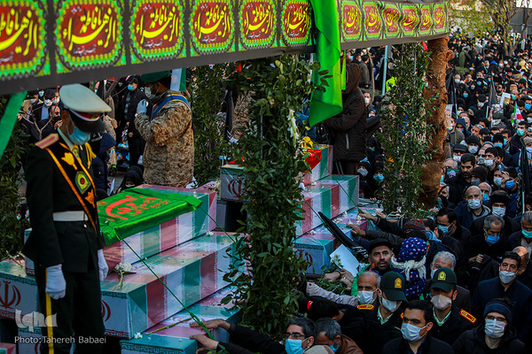 Überreste von 150 Märtyrern der „Heiligen Verteidigung“ in Teheran beigesetzt