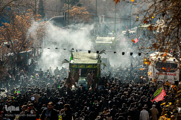 Überreste von 150 Märtyrern der „Heiligen Verteidigung“ in Teheran beigesetzt