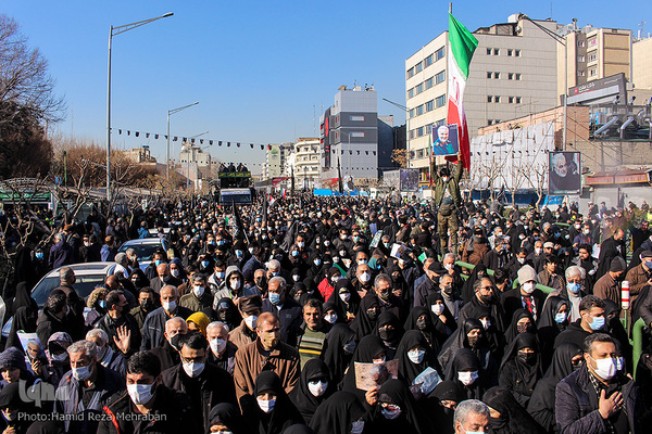 Überreste von 150 Märtyrern der „Heiligen Verteidigung“ in Teheran beigesetzt
