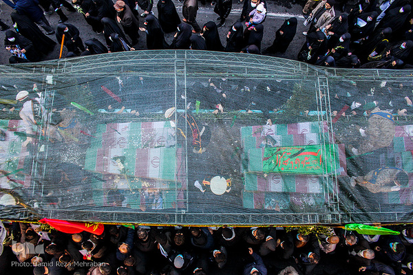 Überreste von 150 Märtyrern der „Heiligen Verteidigung“ in Teheran beigesetzt