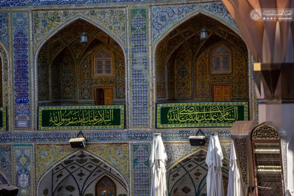 Fahne auf Kuppel des Heiligtums von Imam Ali (as.) gehisst