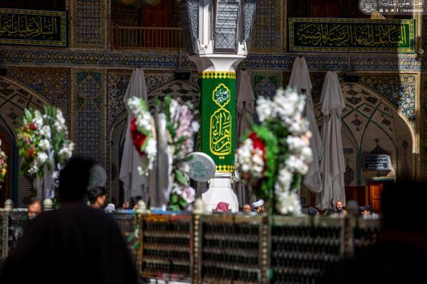 Fahne auf Kuppel des Heiligtums von Imam Ali (as.) gehisst