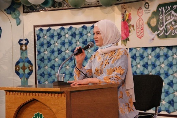 Konvertierte junge Frau nahm den Namen Fatima an