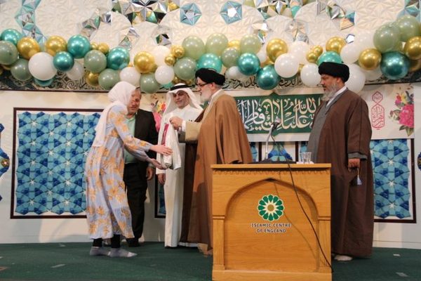 Konvertierte junge Frau nahm den Namen Fatima an