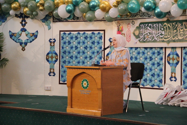 Konvertierte junge Frau nahm den Namen Fatima an