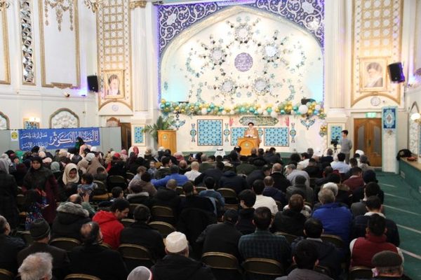 Konvertierte junge Frau nahm den Namen Fatima an