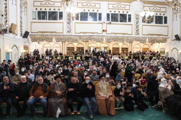 Konvertierte junge Frau nahm den Namen Fatima an