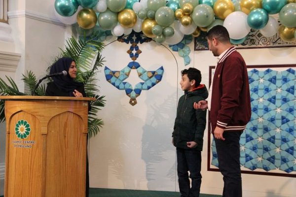 Konvertierte junge Frau nahm den Namen Fatima an