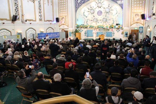 Konvertierte junge Frau nahm den Namen Fatima an