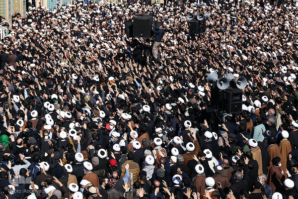 Qom nimmt Abschied von Ayatollah Safi Golpaygani