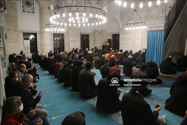 Veranstaltungen zu Raghaib-Nacht fanden in Moscheen statt