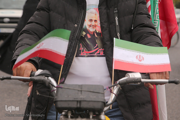 Autokorso zieht durch Qom